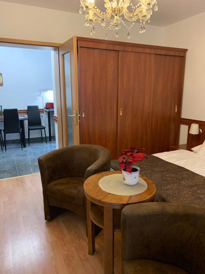Konig Apartman เฮวิซ ภายนอก รูปภาพ